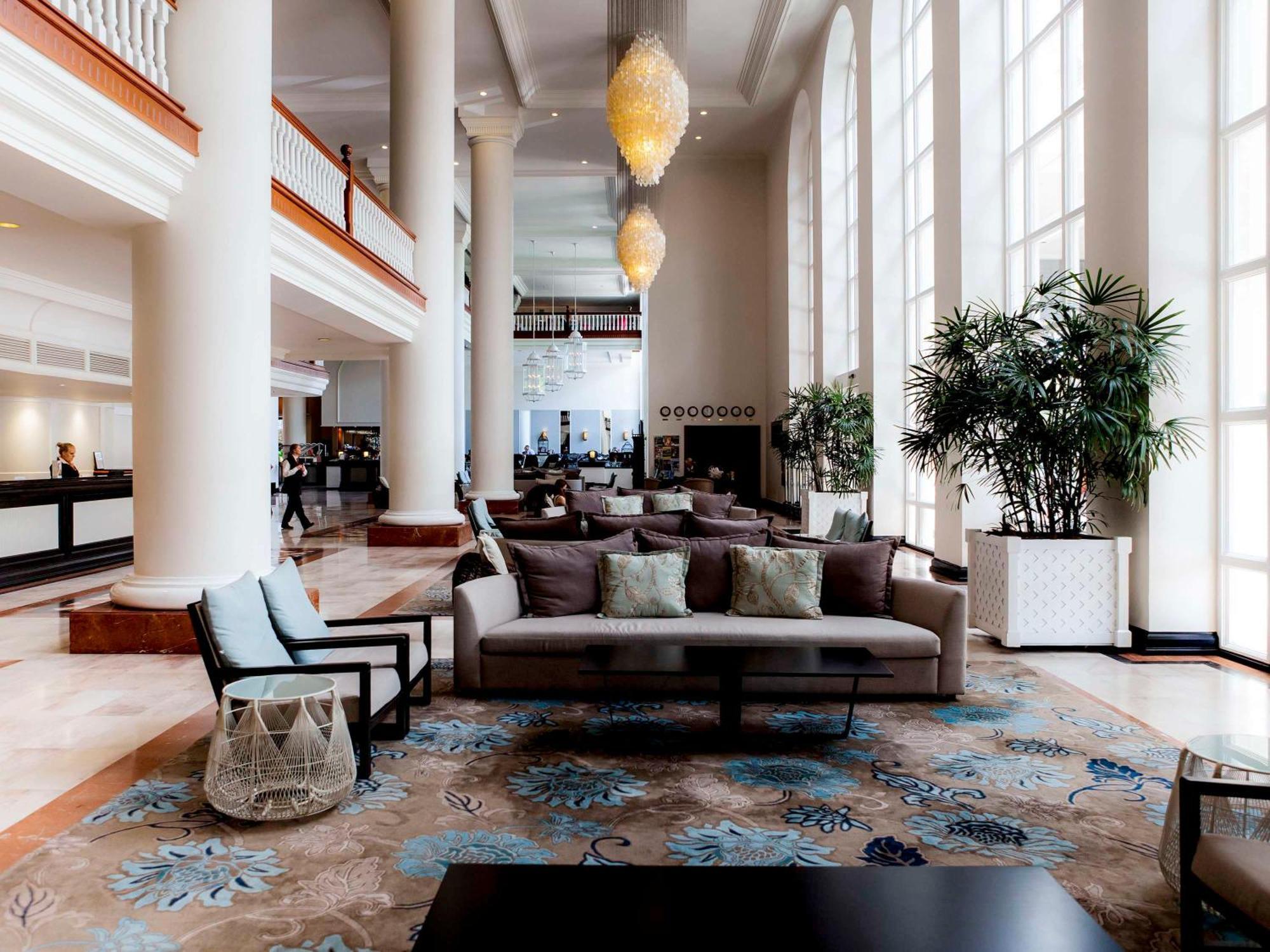 Hotel Pullman Cairns International Esterno foto The lobby of the hotel