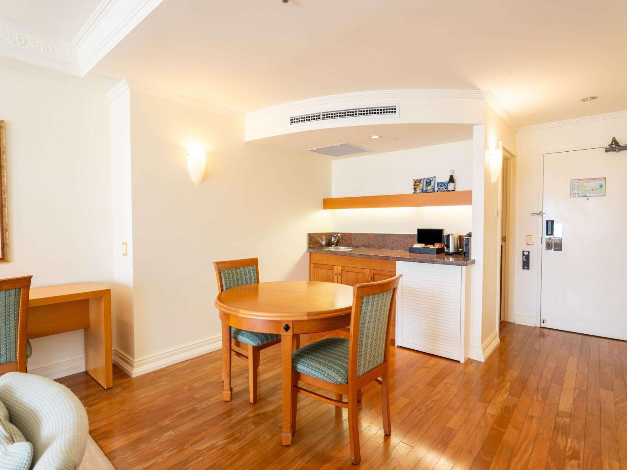 Hotel Pullman Cairns International Esterno foto A typical apartment at the hotel