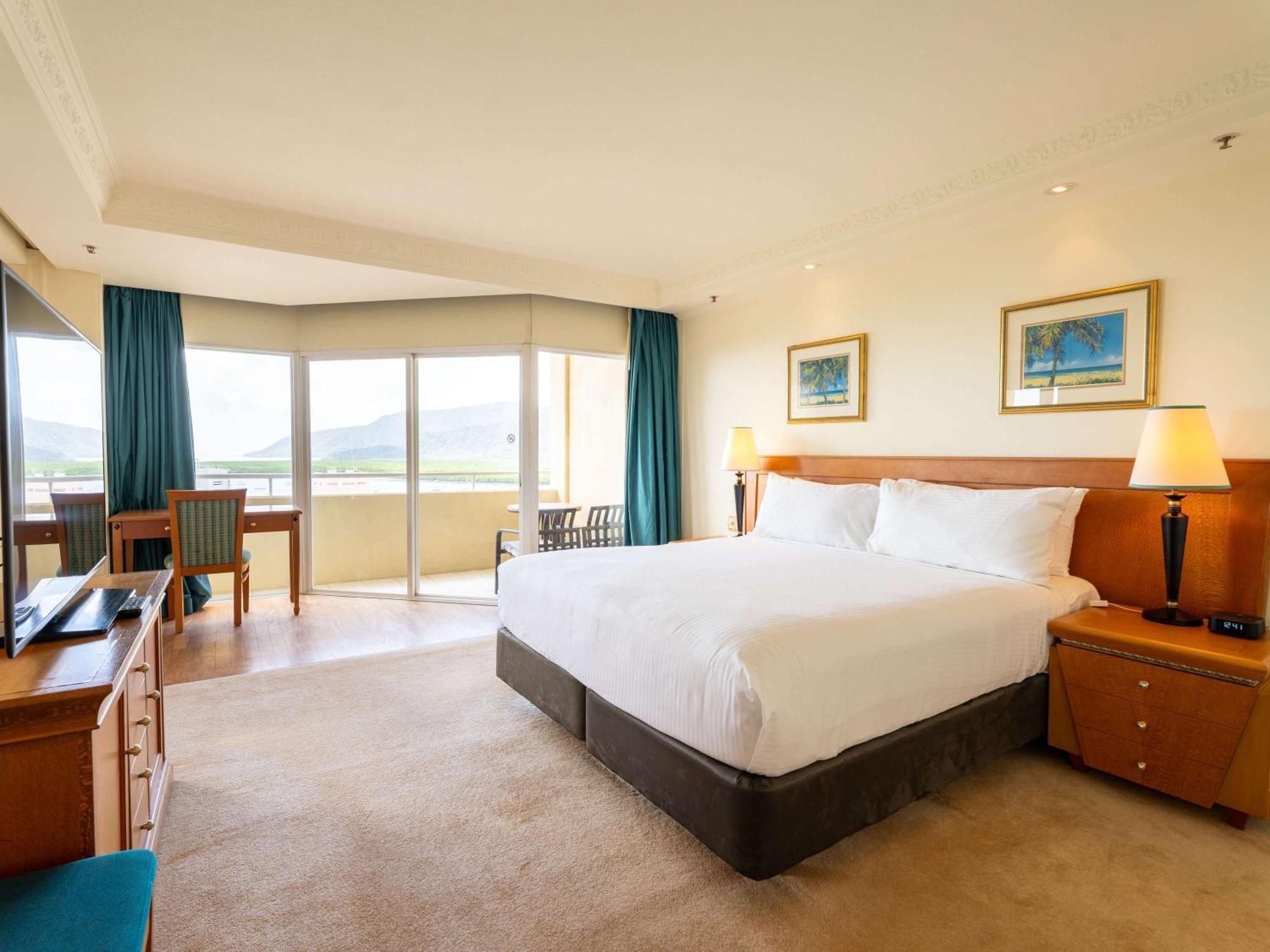 Hotel Pullman Cairns International Esterno foto A room at the hotel