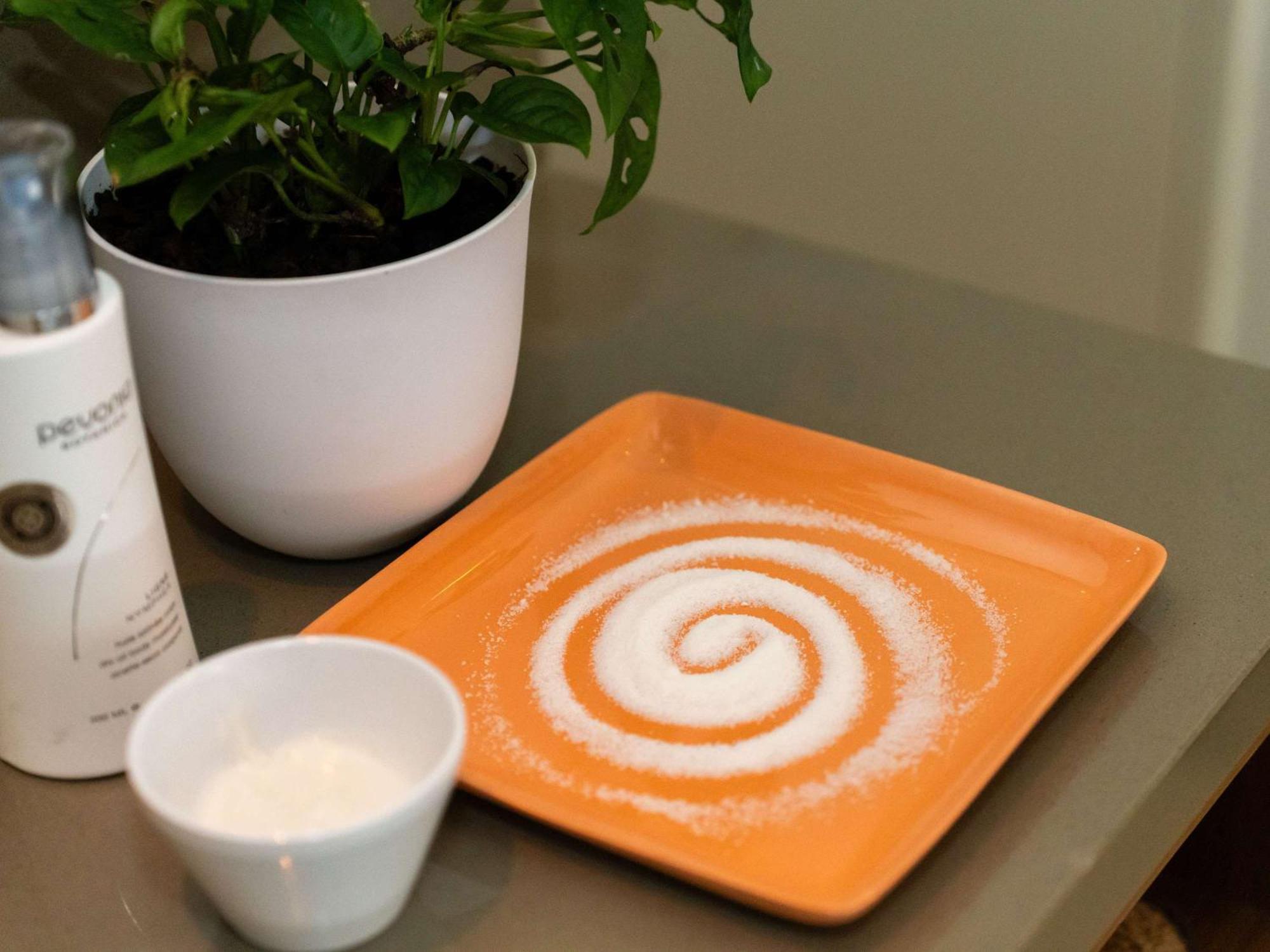 Hotel Pullman Cairns International Esterno foto A plate of salt