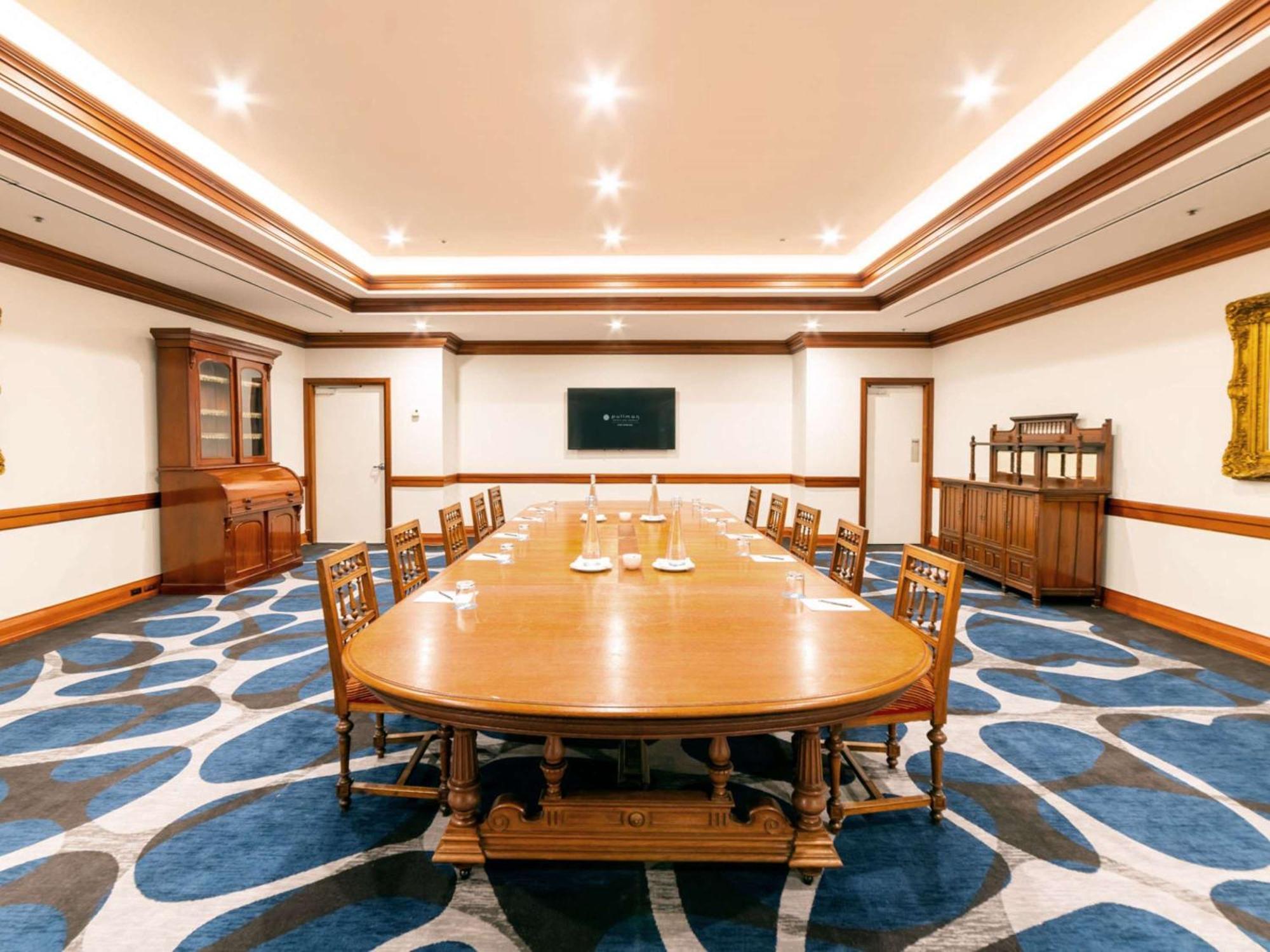 Hotel Pullman Cairns International Esterno foto The boardroom of the Royal Thai Navy SEALs