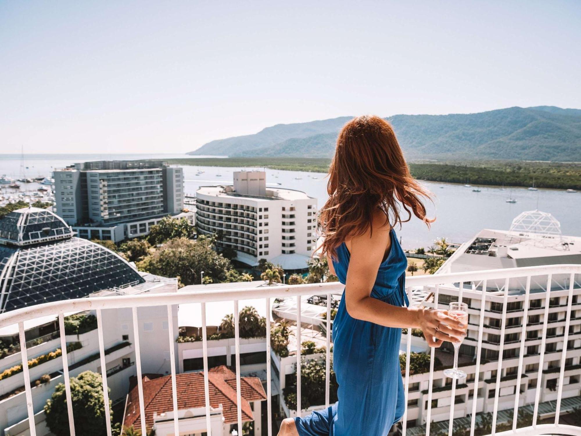 Hotel Pullman Cairns International Esterno foto View of the city from the hotel
